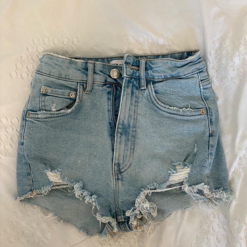 Zara Women’s Light Wash Denim Shorts